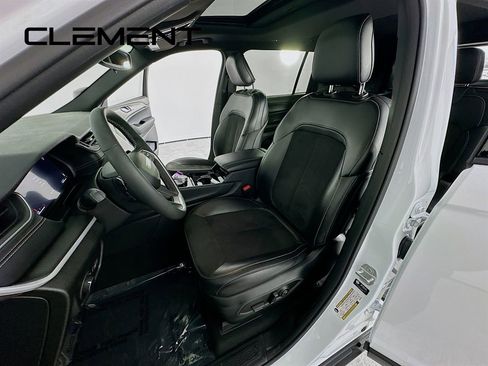 Used 2023 Jeep Grand Cherokee L Laredo image 30