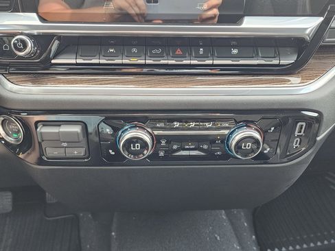 New 2026 GMC Sierra 1500 Elevation image 29