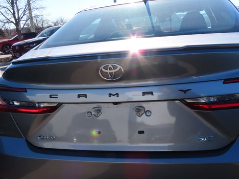 Used 2025 Toyota Camry SE image 17