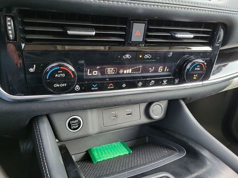 Used 2023 Nissan Rogue SL w/ SL Premium Package image 14