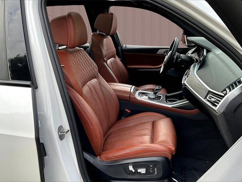 Used 2022 BMW X7 M50i image 30