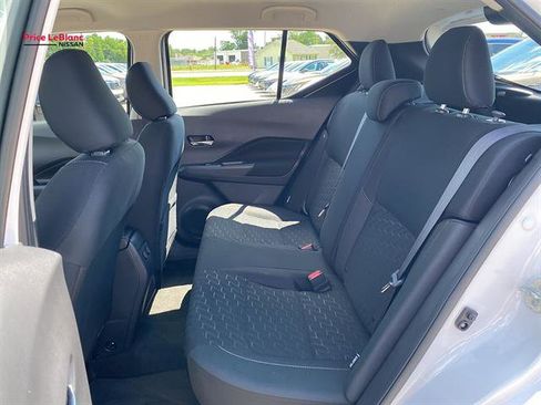 Used 2024 Nissan Kicks SV FWD image 11