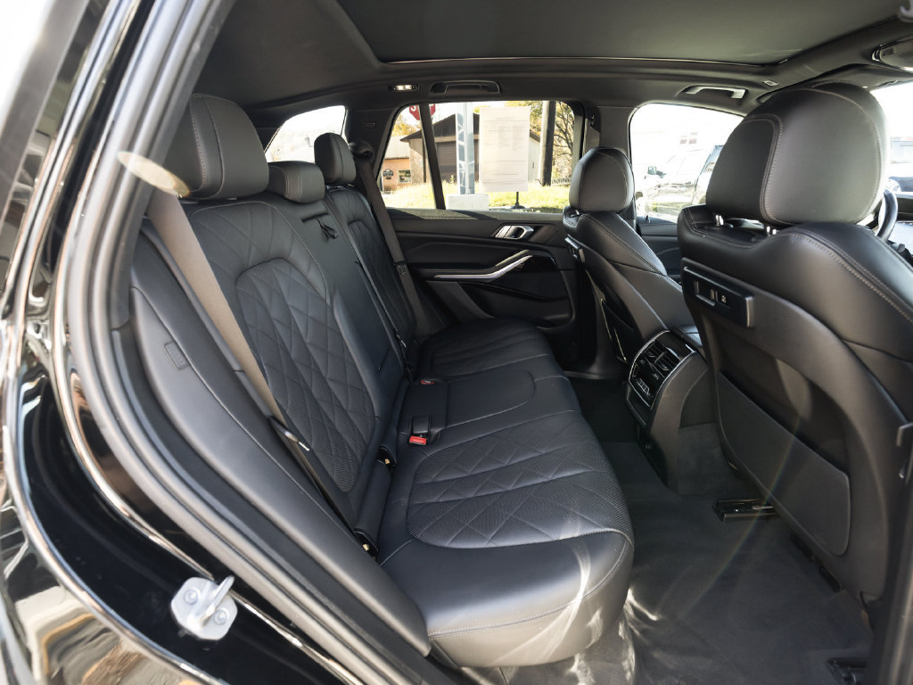 Used 2023 BMW X5 xDrive40i AWD/4WD image 32