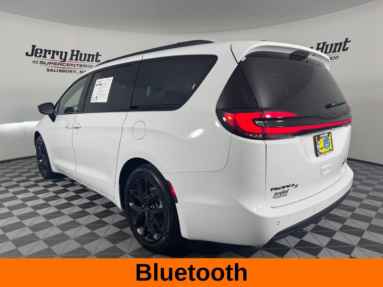 Used 2025 Chrysler Pacifica Limited FWD image 10