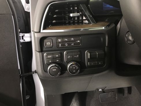 New 2026 Chevrolet Suburban High Country w/ Sun And Tow Package image 33