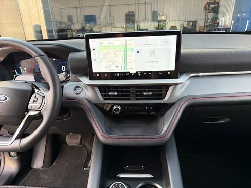 Used 2025 Ford Explorer ST-Line w/ ST-Line Street Pack image 39