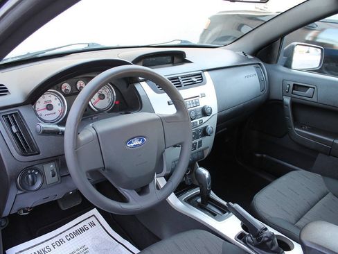 Used 2010 Ford Focus SE FWD image 22