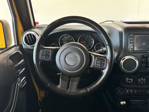 Used 2015 Jeep Wrangler Unlimited Rubicon w/ Max Tow Package image 10