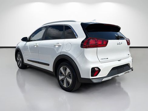 Used 2022 Kia Niro LX image 2