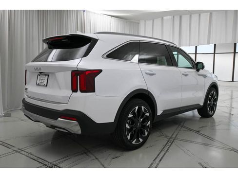 Certified 2025 Kia Sorento SX image 7