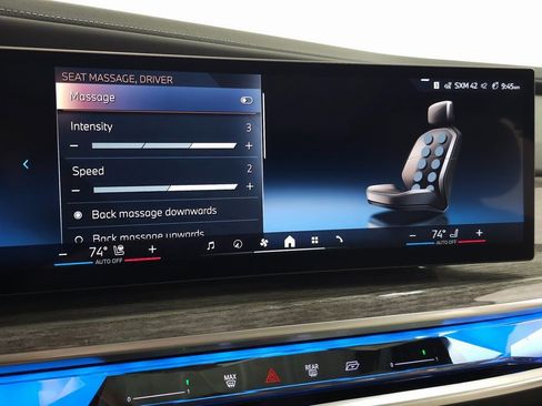 Used 2025 BMW 760i xDrive w/ Premium Package image 29