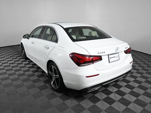 Certified 2022 Mercedes-Benz A 220 4MATIC image 4