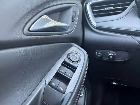 Used 2025 Buick Encore GX Preferred w/ Comfort Package AWD/4WD image 28