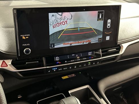 Used 2025 Toyota Sienna Limited image 19
