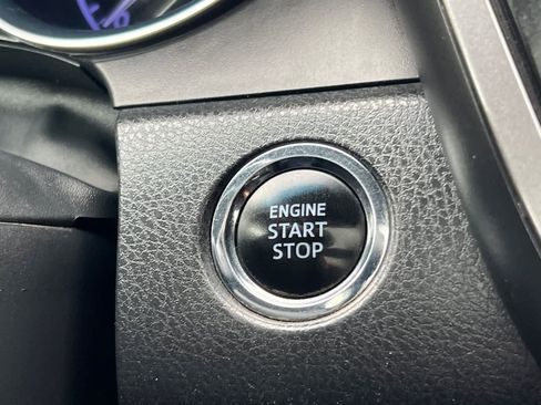 Used 2019 Toyota Camry XLE image 25