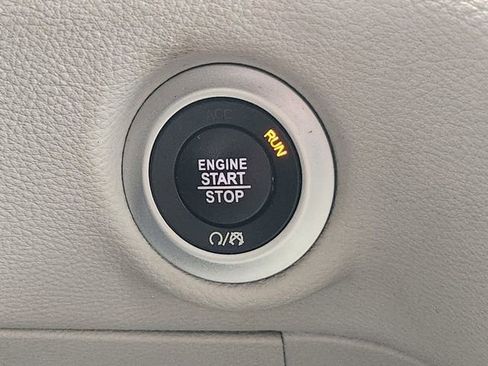 Used 2020 Chrysler Pacifica Limited w/ Advanced Safetytec Group image 19