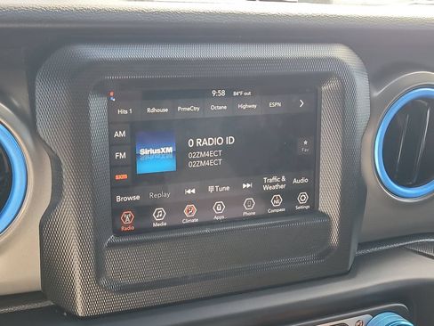 Used 2022 Jeep Wrangler Sport AWD/4WD image 17