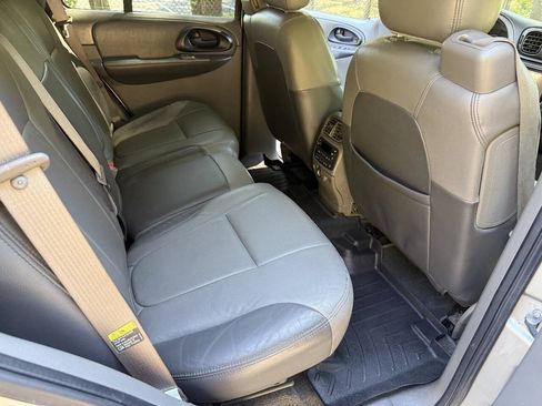 Used 2004 Chevrolet TrailBlazer LT w/ LT Preferred Equipment Group AWD/4WD image 17