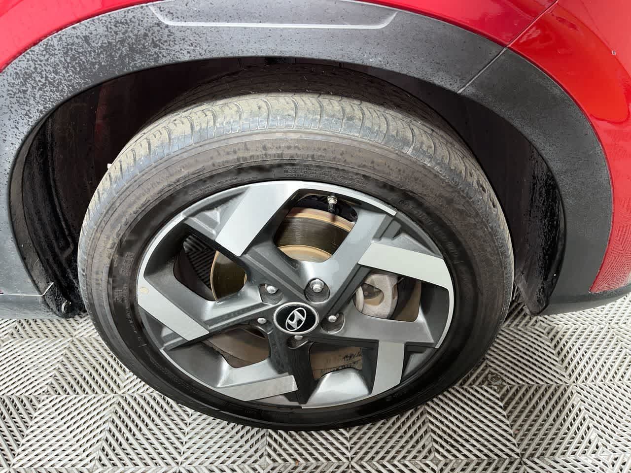 Used 2025 Hyundai Venue SEL FWD image 10