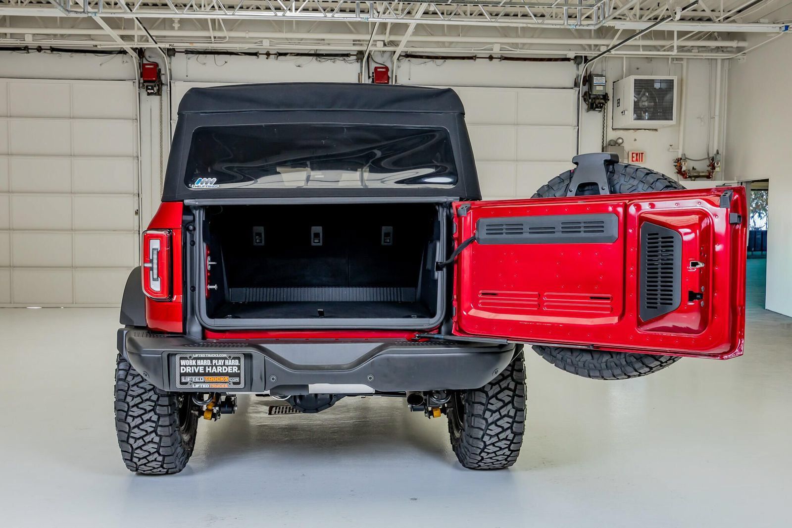 Used 2025 Ford Bronco Badlands AWD/4WD image 9