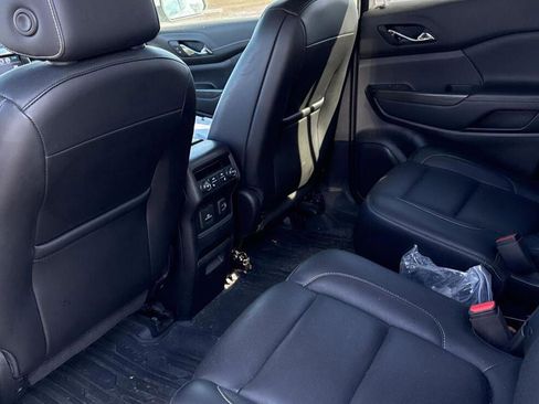 Used 2019 GMC Acadia SLT w/ LPO, Black Accent Package image 8