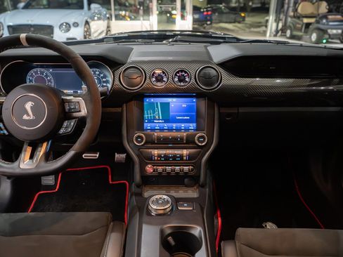 Used 2021 Ford Mustang Shelby GT500 w/ Carbon Fiber Track Pack image 38