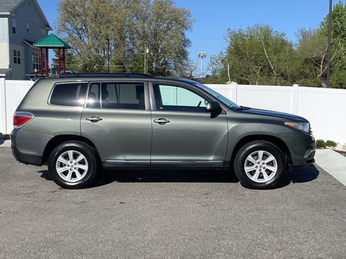 Used 2012 Toyota Highlander SE w/ Tow Pkg image 7