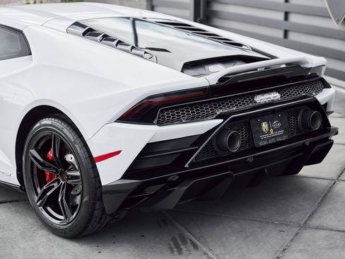 Used 2020 Lamborghini Huracan EVO image 10