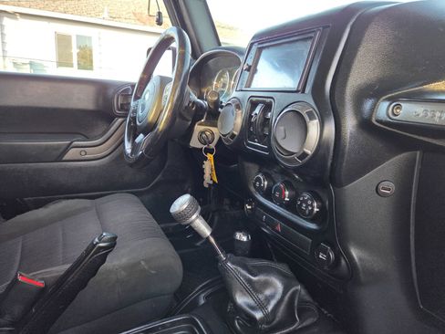 Used 2012 Jeep Wrangler Unlimited Sport image 16