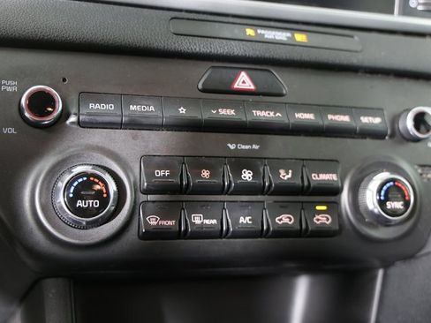 Used 2020 Kia Sportage LX w/ LX Popular Package image 3