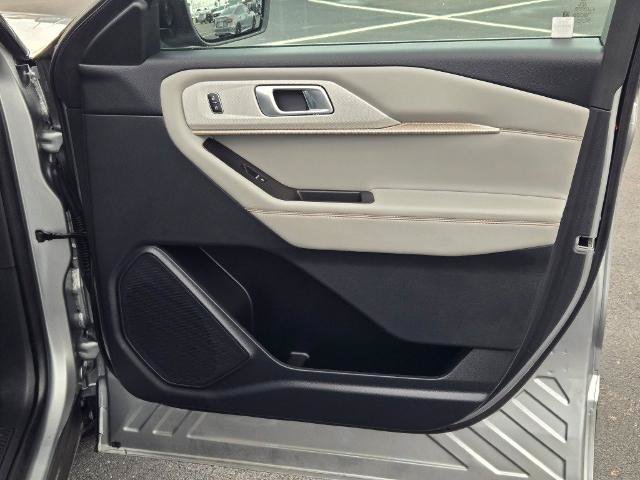 Certified 2025 Ford Explorer Active w/ Active Comfort Package AWD/4WD image 4