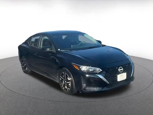 Used 2025 Nissan Sentra SV image 2