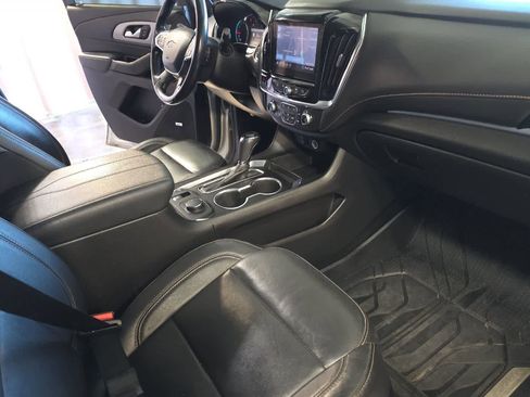 Used 2020 Chevrolet Traverse RS image 18