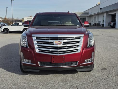Used 2018 Cadillac Escalade Platinum image 2