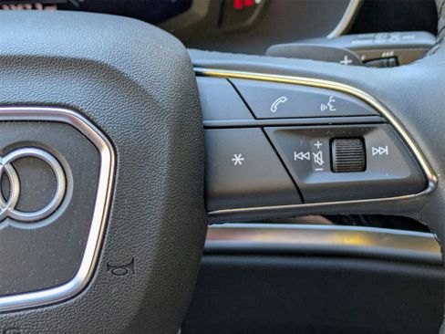 Used 2025 Audi Q3 2.0T Premium image 11