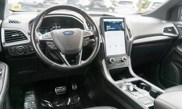 Used 2022 Ford Edge ST-Line w/ Cold Weather Package AWD/4WD image 13