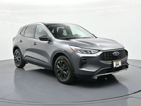 Used 2024 Ford Escape Active w/ Cold Weather Package FWD image 4