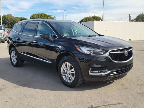 Used 2018 Buick Enclave Essence image 3