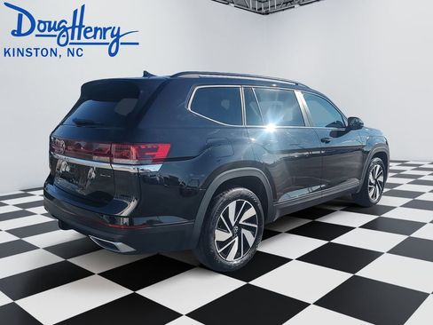 Used 2024 Volkswagen Atlas SE AWD/4WD image 5