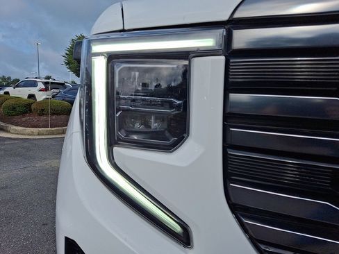Used 2024 GMC Sierra 1500 AT4 w/ Technology Package AWD/4WD image 9