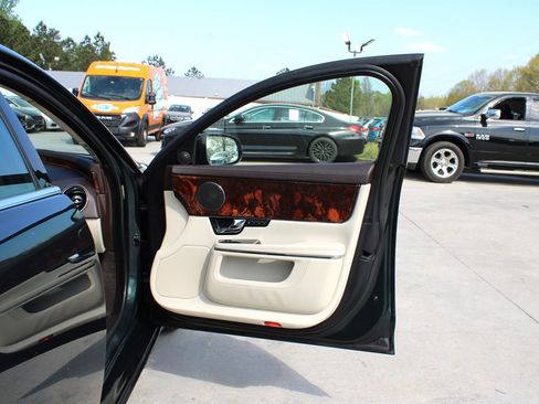 Used 2011 Jaguar XJ L image 32