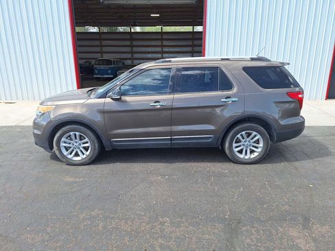 Used 2015 Ford Explorer XLT w/ Equipment Group 201B AWD/4WD image 5