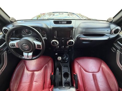 Used 2013 Jeep Wrangler Rubicon AWD/4WD image 12