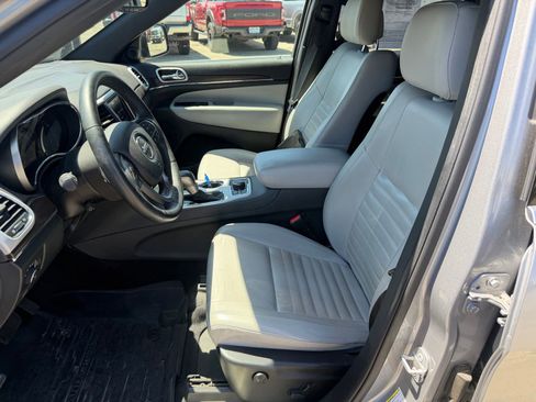 Used 2018 Jeep Grand Cherokee Limited AWD/4WD image 10