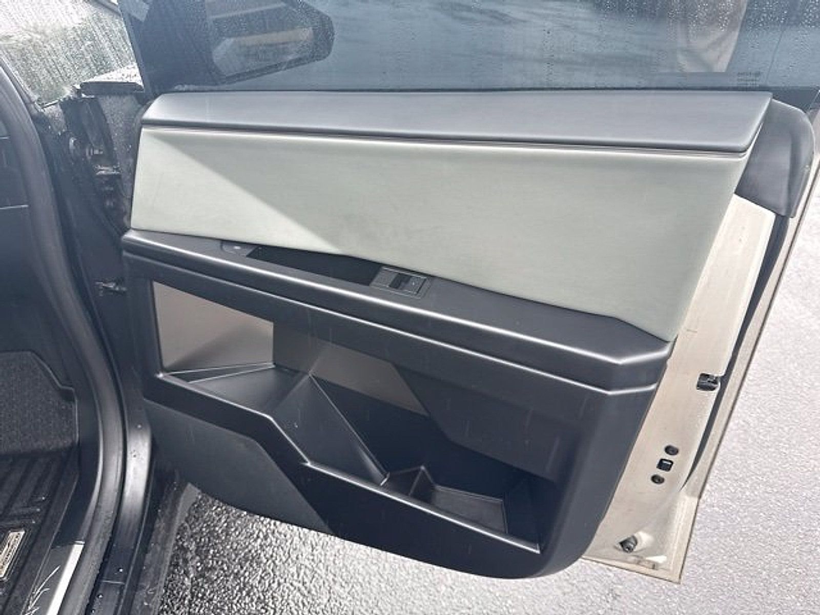 Used 2025 Tesla Cybertruck AWD Crew Cab image 20