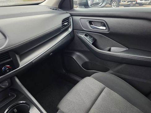 Used 2025 Nissan Rogue SV image 36