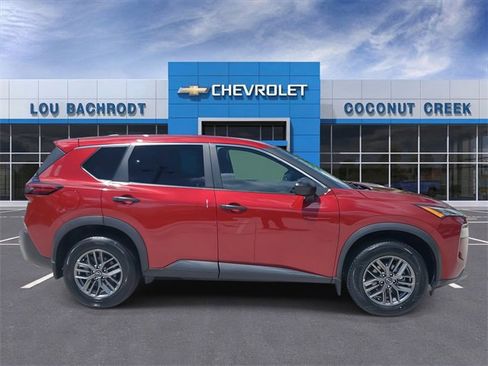 Used 2023 Nissan Rogue S image 2