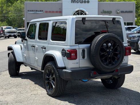 Used 2024 Jeep Wrangler Unlimited Sahara AWD/4WD image 3