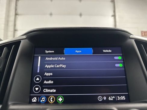 Used 2024 GMC Terrain SLT image 32