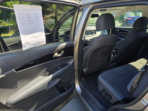 Used 2019 Kia Sorento AWD w/ Option Group 020 image 9